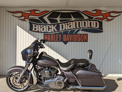 2015 Harley-Davidson Street Glide® in Marion, Illinois - Photo 2
