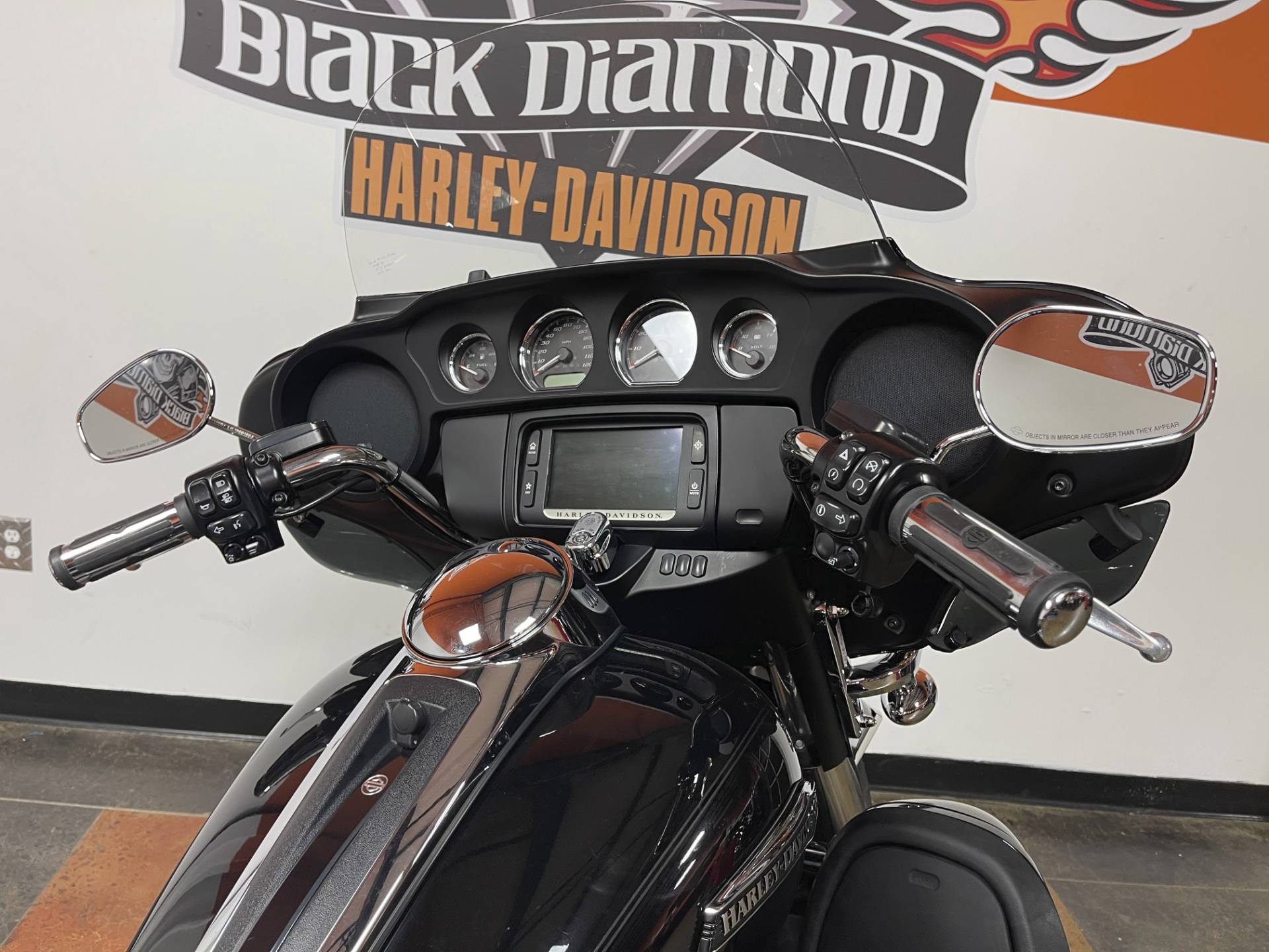 2018 Harley-Davidson Electra Glide® Ultra Classic® in Marion, Illinois - Photo 10
