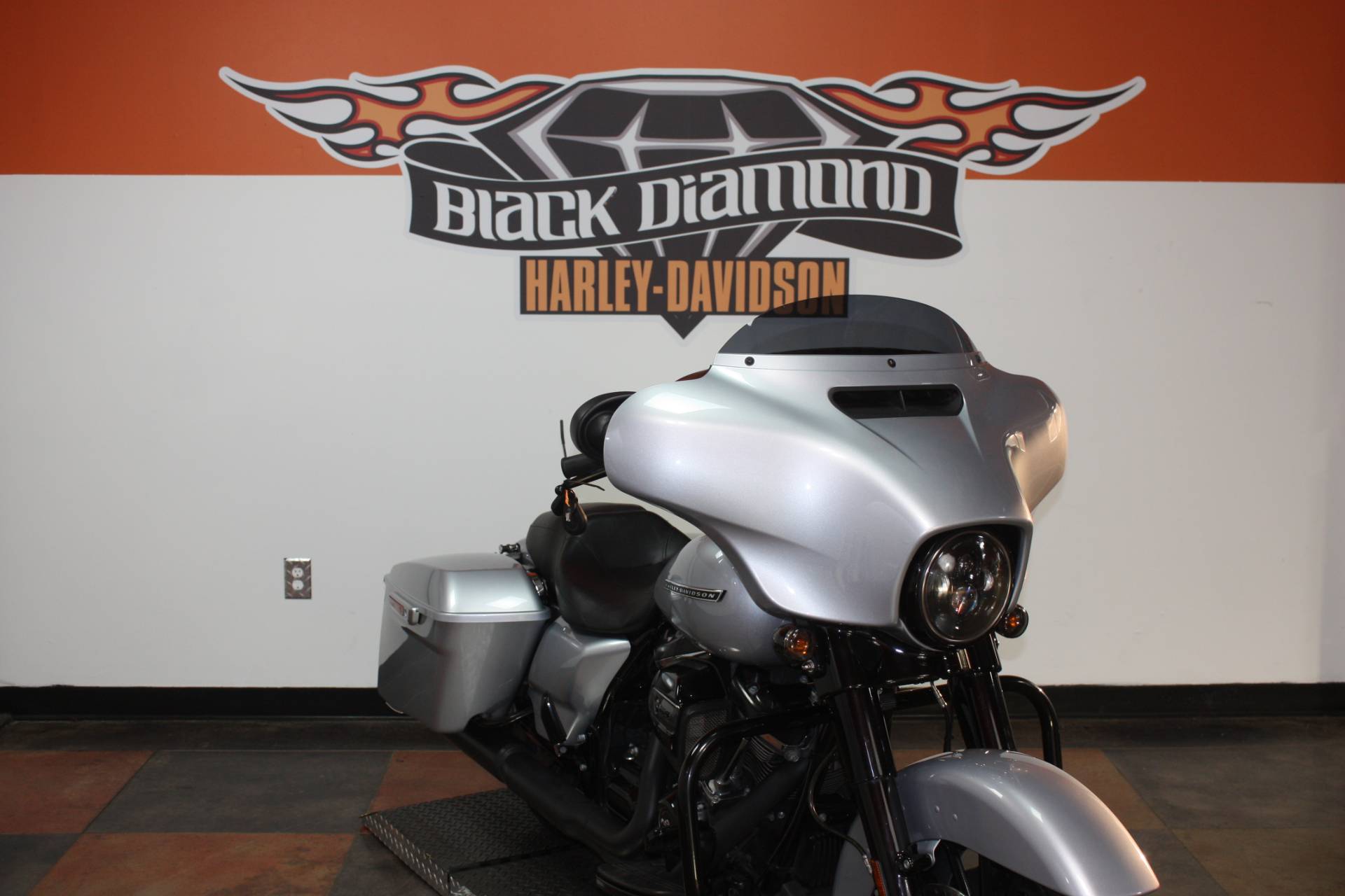 2019 Harley-Davidson Street Glide® Special in Marion, Illinois - Photo 2