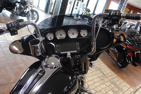 2017 Harley-Davidson Street Glide® in Marion, Illinois - Photo 7