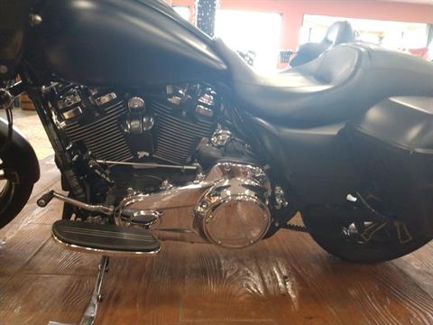 2017 Harley-Davidson Road Glide® in Marion, Illinois - Photo 2