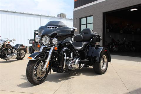 2016 Harley-Davidson Tri Glide® Ultra in Marion, Illinois - Photo 2