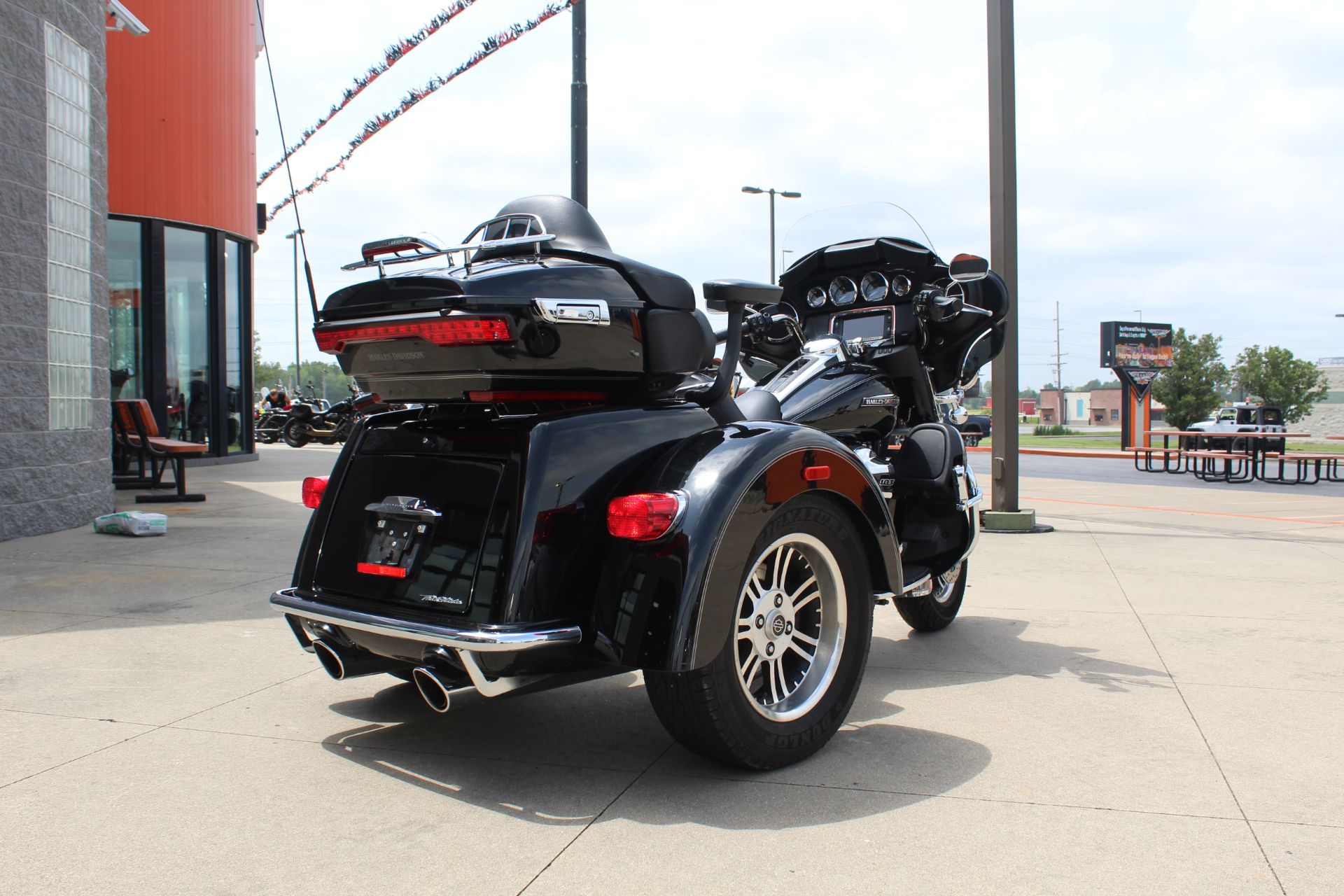 2016 Harley-Davidson Tri Glide® Ultra in Marion, Illinois - Photo 6