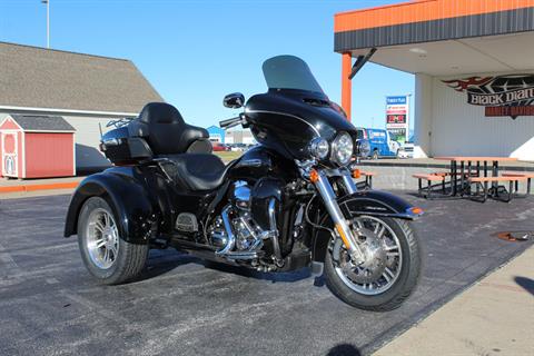 2016 Harley-Davidson Tri Glide® Ultra in Marion, Illinois - Photo 2