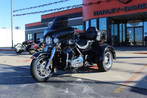 2016 Harley-Davidson Tri Glide® Ultra in Marion, Illinois - Photo 8