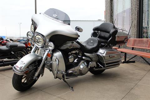 2003 Harley-Davidson FLHTCUI Ultra Classic® Electra Glide® in Marion, Illinois - Photo 2