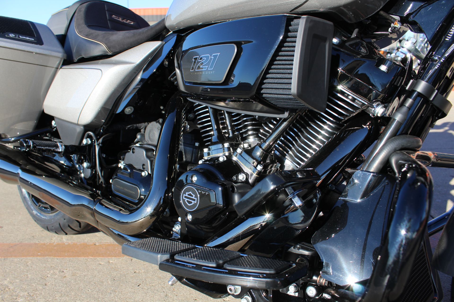 2023 Harley-Davidson CVO™ Street Glide® in Marion, Illinois - Photo 5