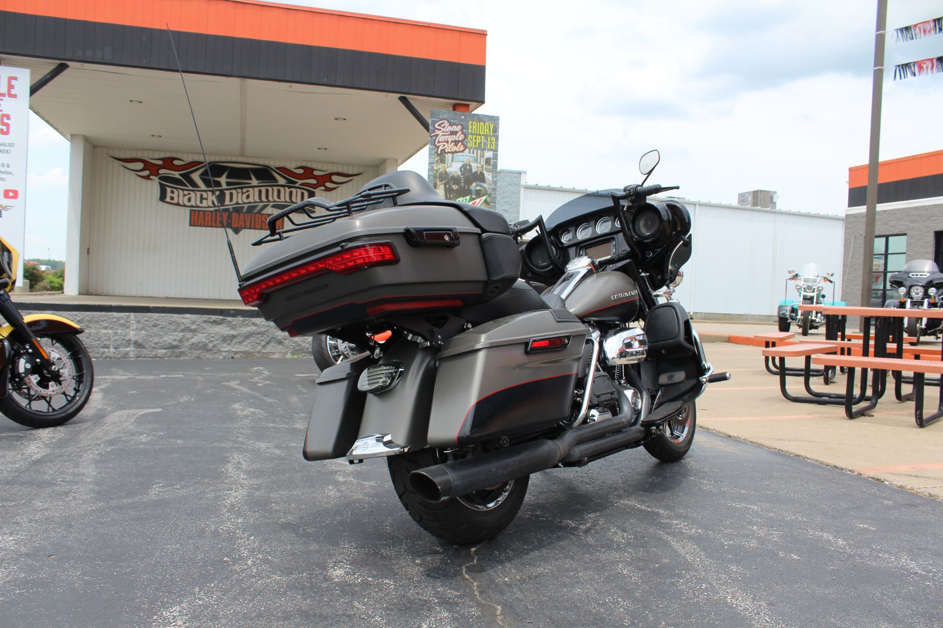 2018 Harley-Davidson Ultra Limited in Marion, Illinois - Photo 2