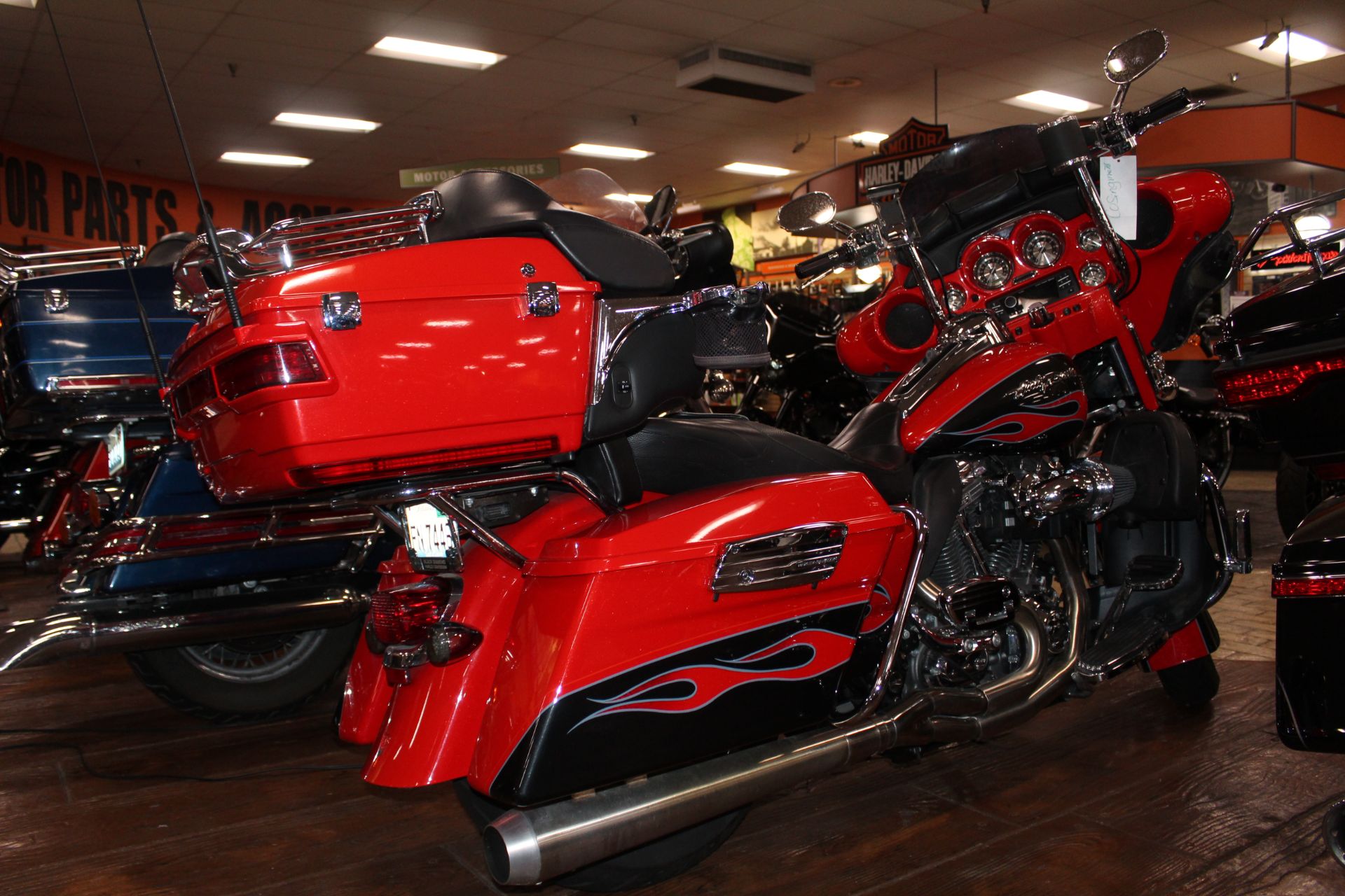 2010 Harley-Davidson CVO™ Ultra Classic® Electra Glide® in Marion, Illinois - Photo 2