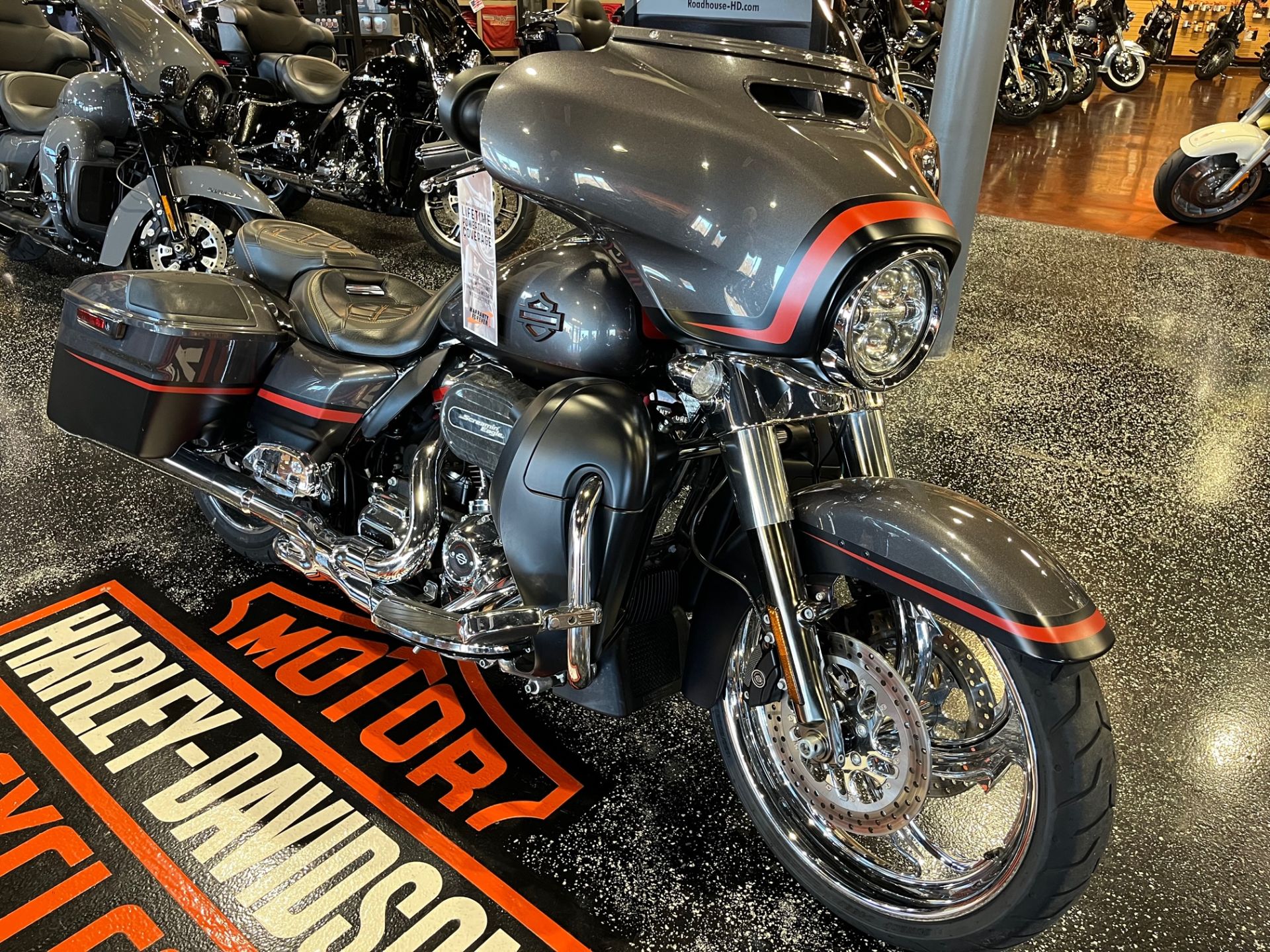 2018 Harley-Davidson CVO STREETGLIDE in Mount Vernon, Illinois - Photo 3