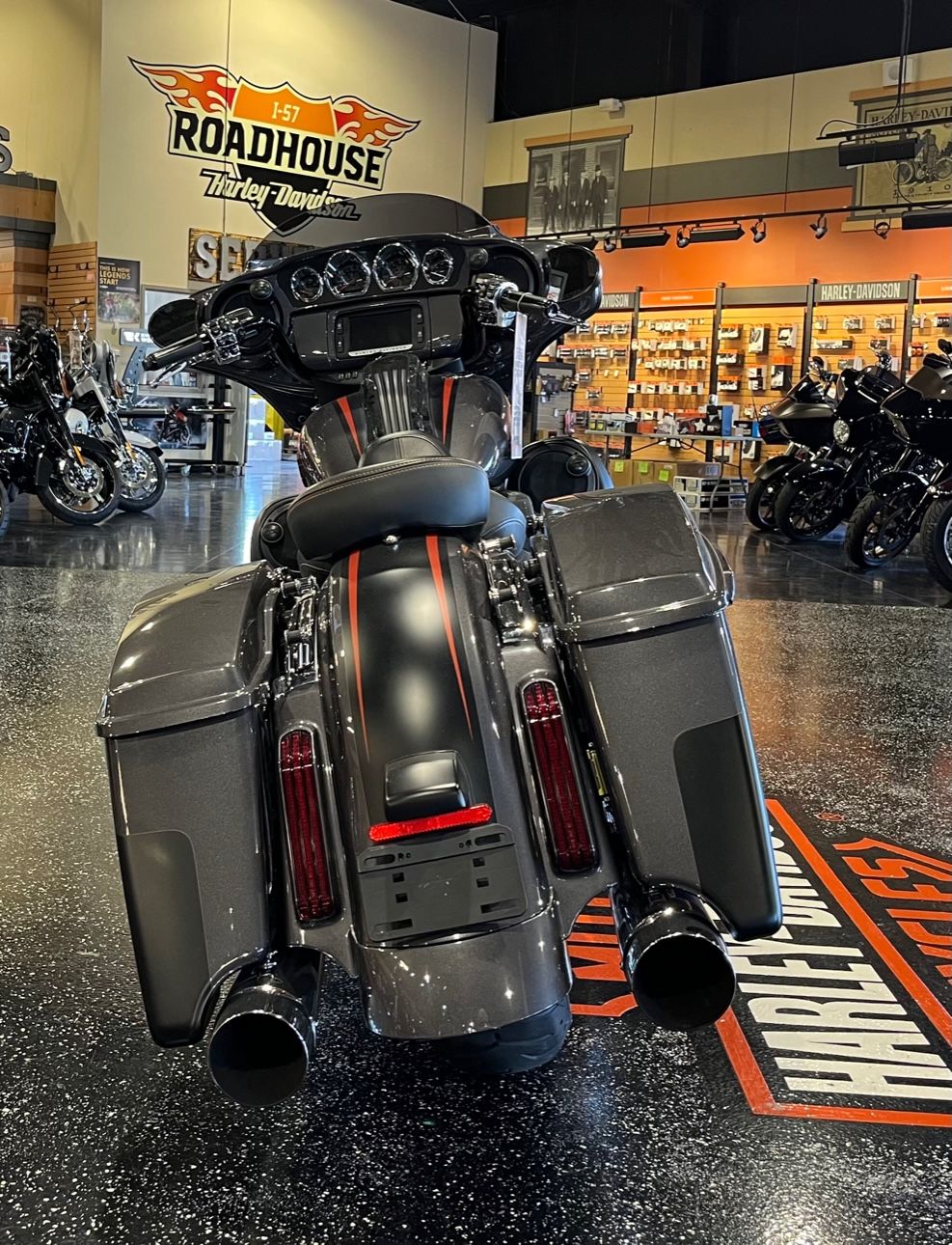 2018 Harley-Davidson CVO STREETGLIDE in Mount Vernon, Illinois - Photo 4