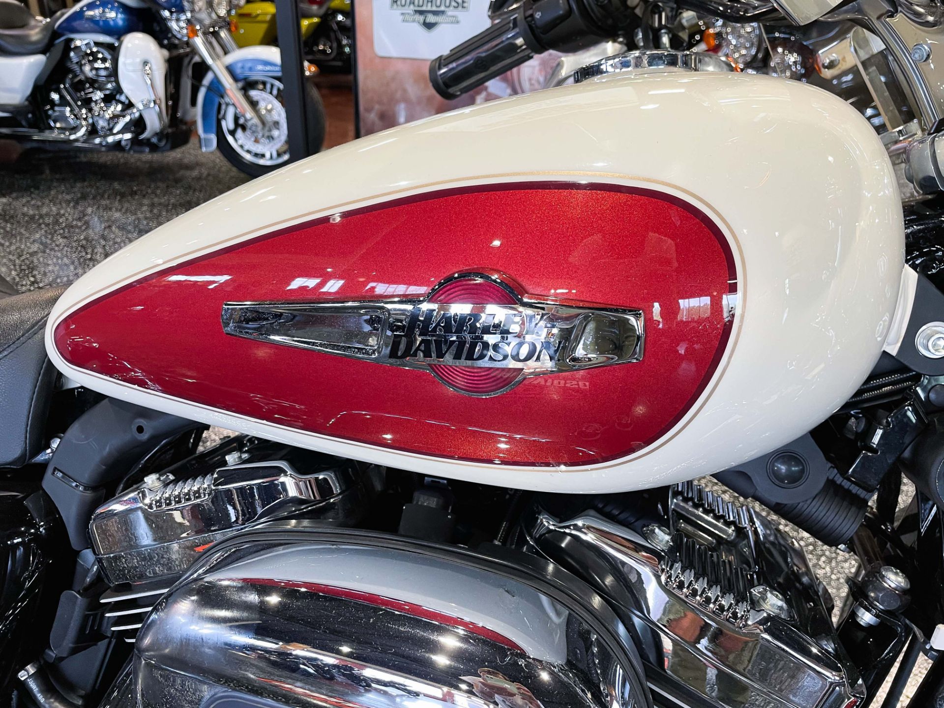 2012 Harley-Davidson 1200 Custom in Mount Vernon, Illinois - Photo 4
