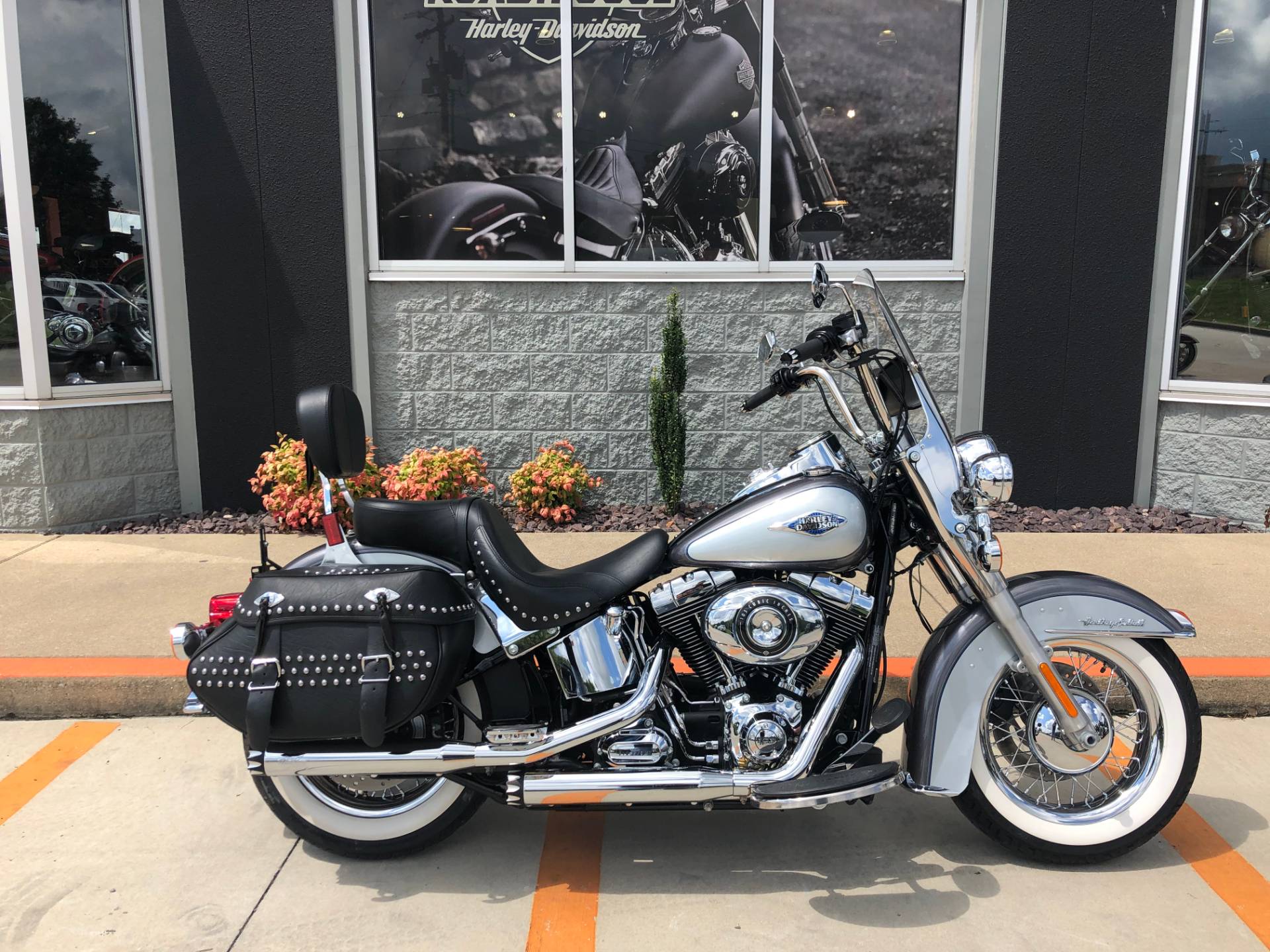 Used 2014 Harley Davidson Heritage Softail Classic Charcoal Pearl Brilliant Silver Pearl Motorcycles In Mount Vernon Il U031362
