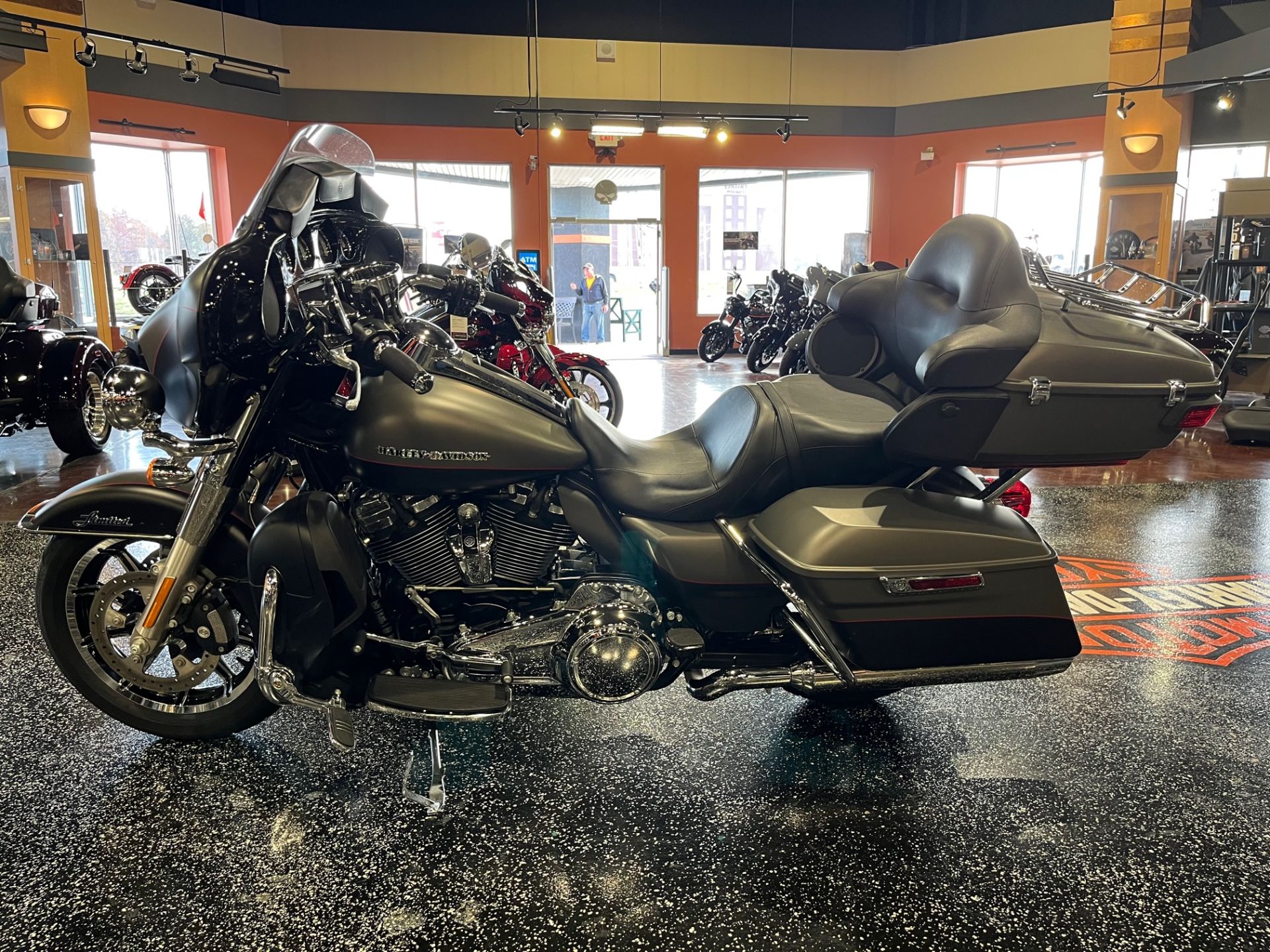 2018 Harley-Davidson ULTRA LIMITED LOW in Mount Vernon, Illinois - Photo 2
