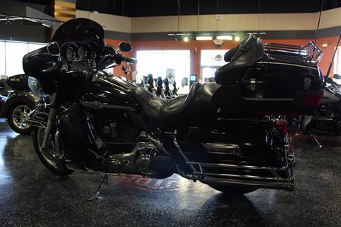 2003 Harley-Davidson FLHTCUI Ultra Classic® Electra Glide® in Mount Vernon, Illinois - Photo 4