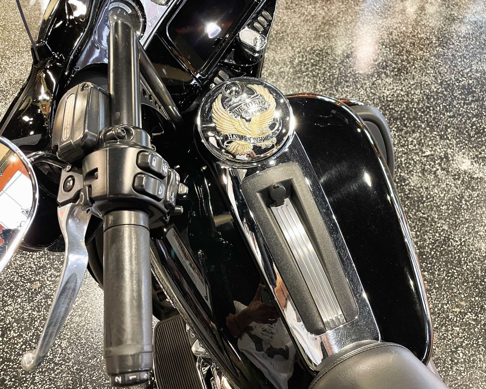 2019 Harley-Davidson Ultra Classic Electra Glide in Mount Vernon, Illinois - Photo 25