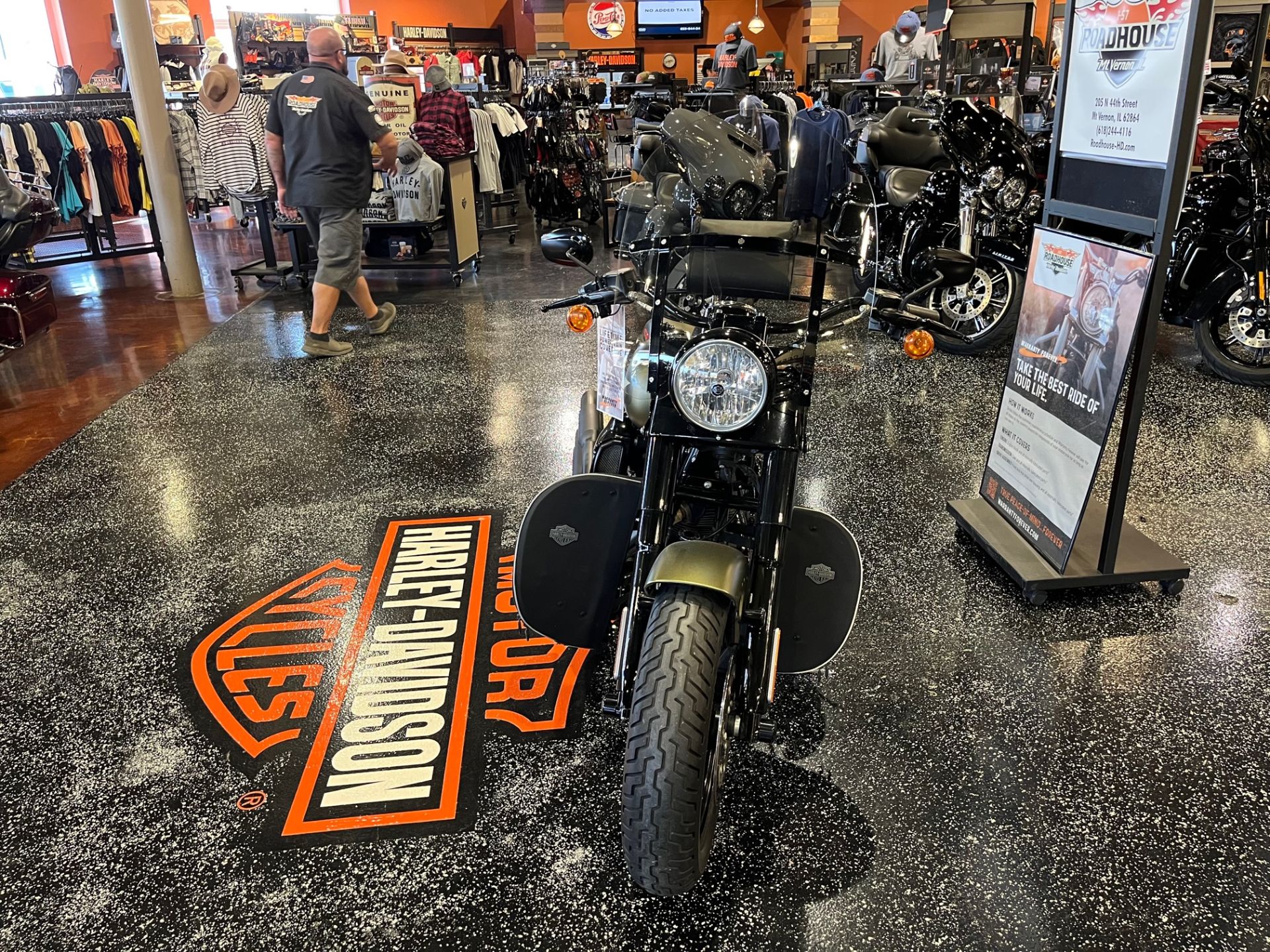 2017 Harley-Davidson SLIM S in Mount Vernon, Illinois - Photo 3