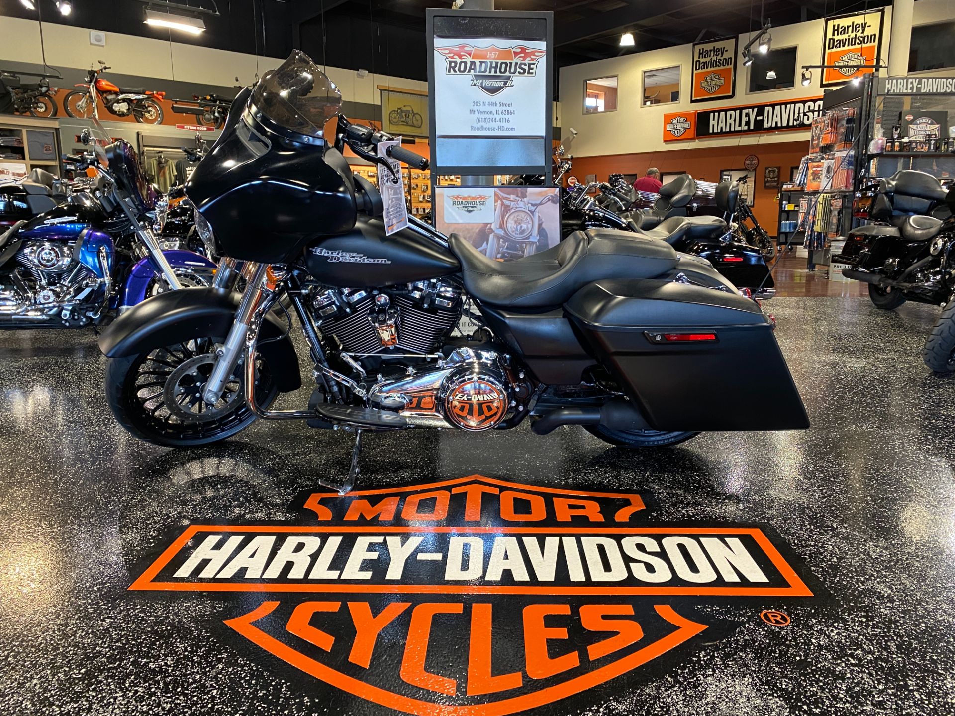 2017 Harley-Davidson Street Glide® in Mount Vernon, Illinois - Photo 2