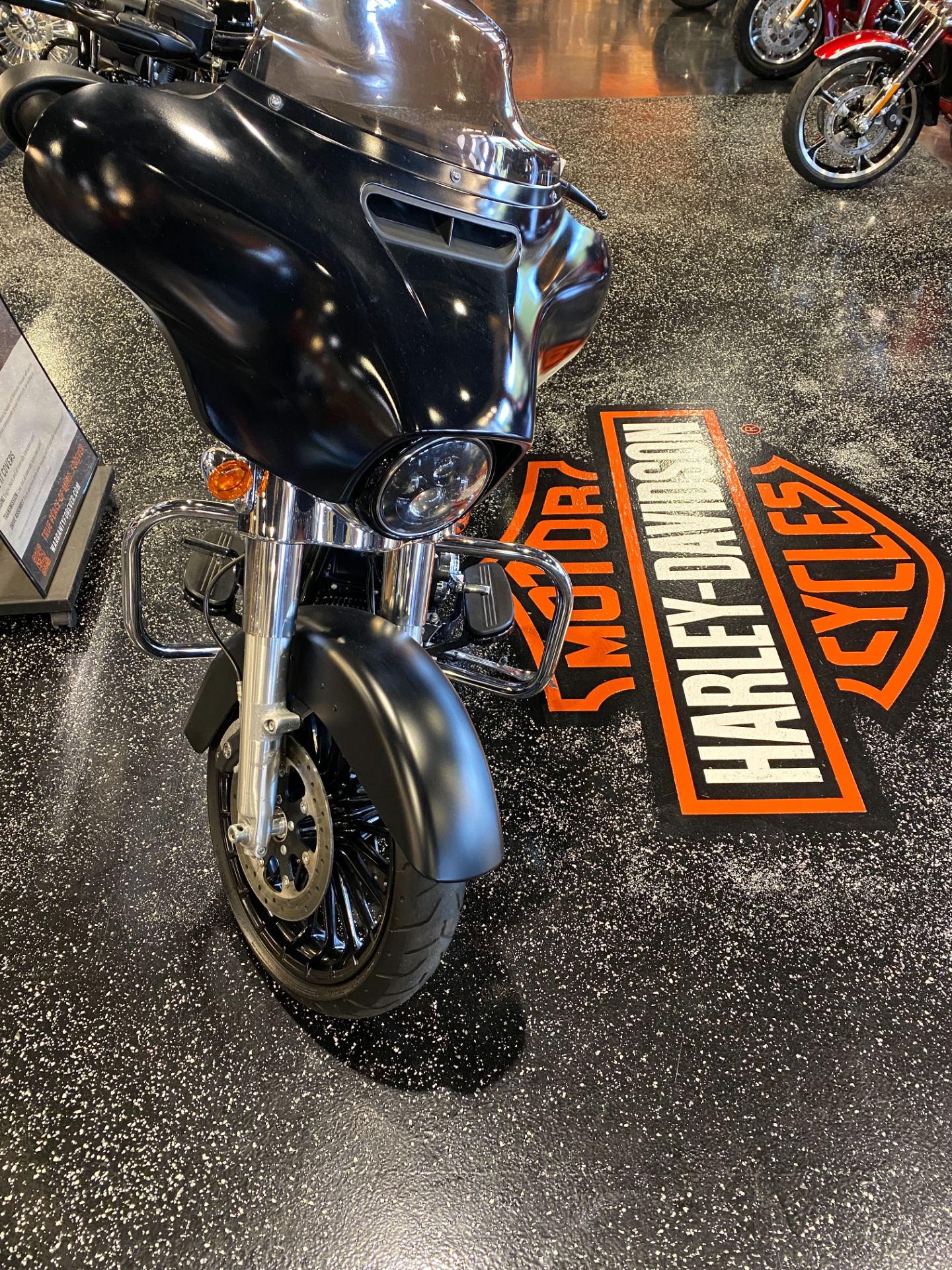 2017 Harley-Davidson Street Glide® in Mount Vernon, Illinois - Photo 3