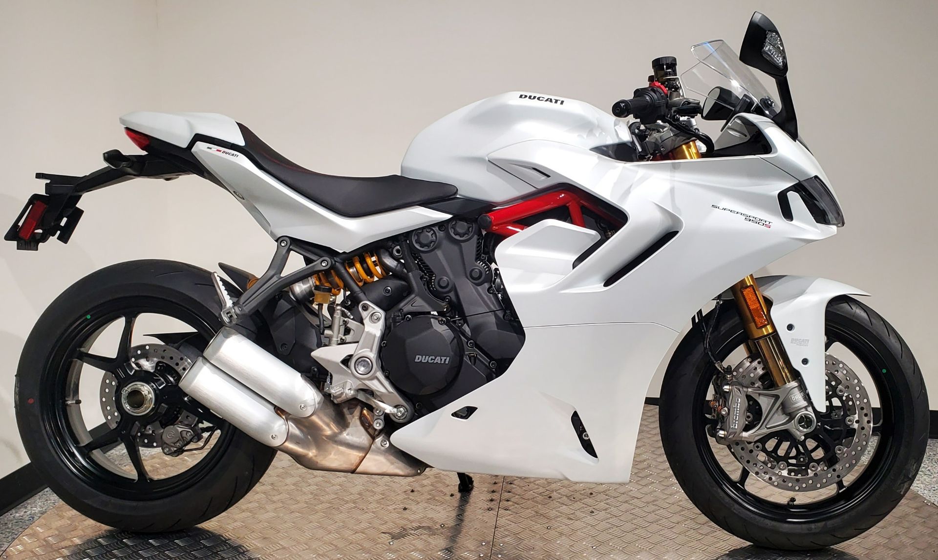 2023 Ducati SuperSport 950 S in Albany, New York - Photo 2