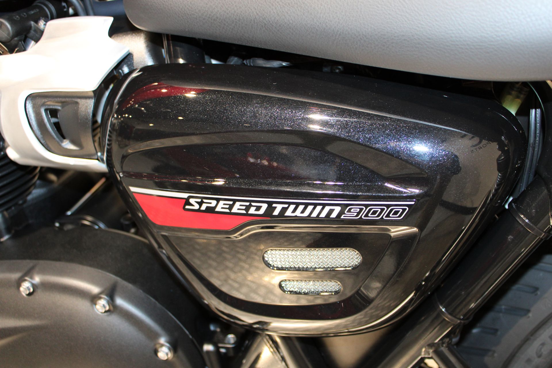 2024 Triumph Speed Twin 900 in Albany, New York - Photo 16