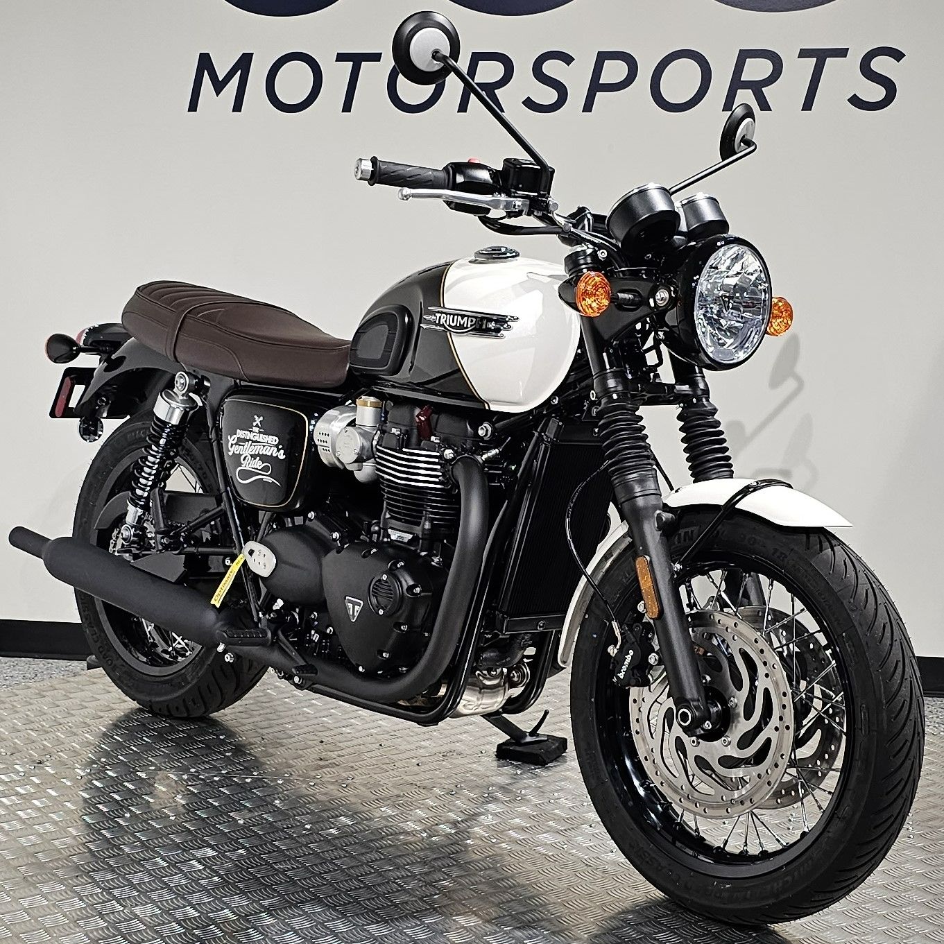 2024 Triumph Bonneville T120 Black DGR Limited Edition in Albany, New York - Photo 2