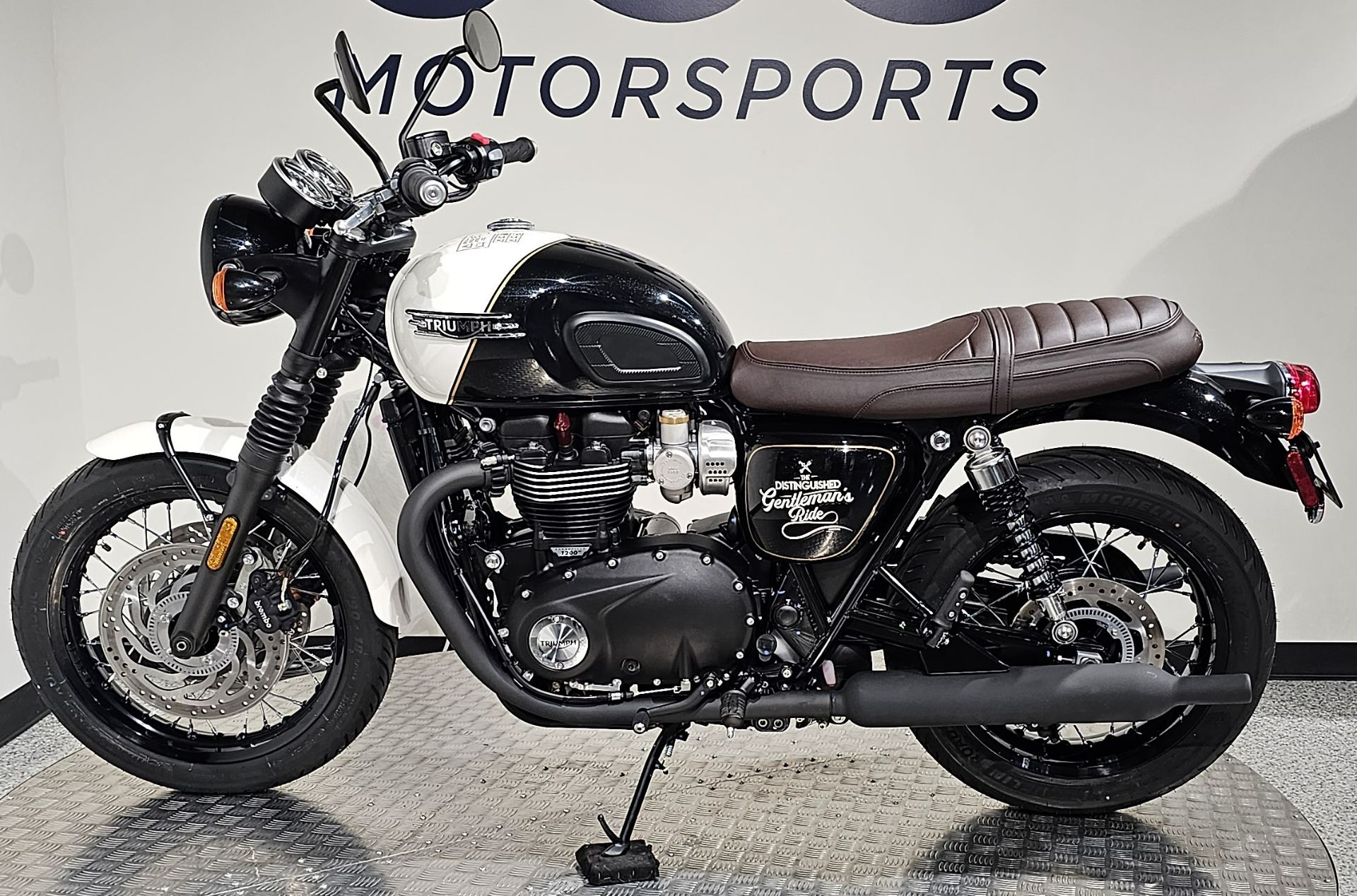 2024 Triumph Bonneville T120 Black DGR Limited Edition in Albany, New York - Photo 5