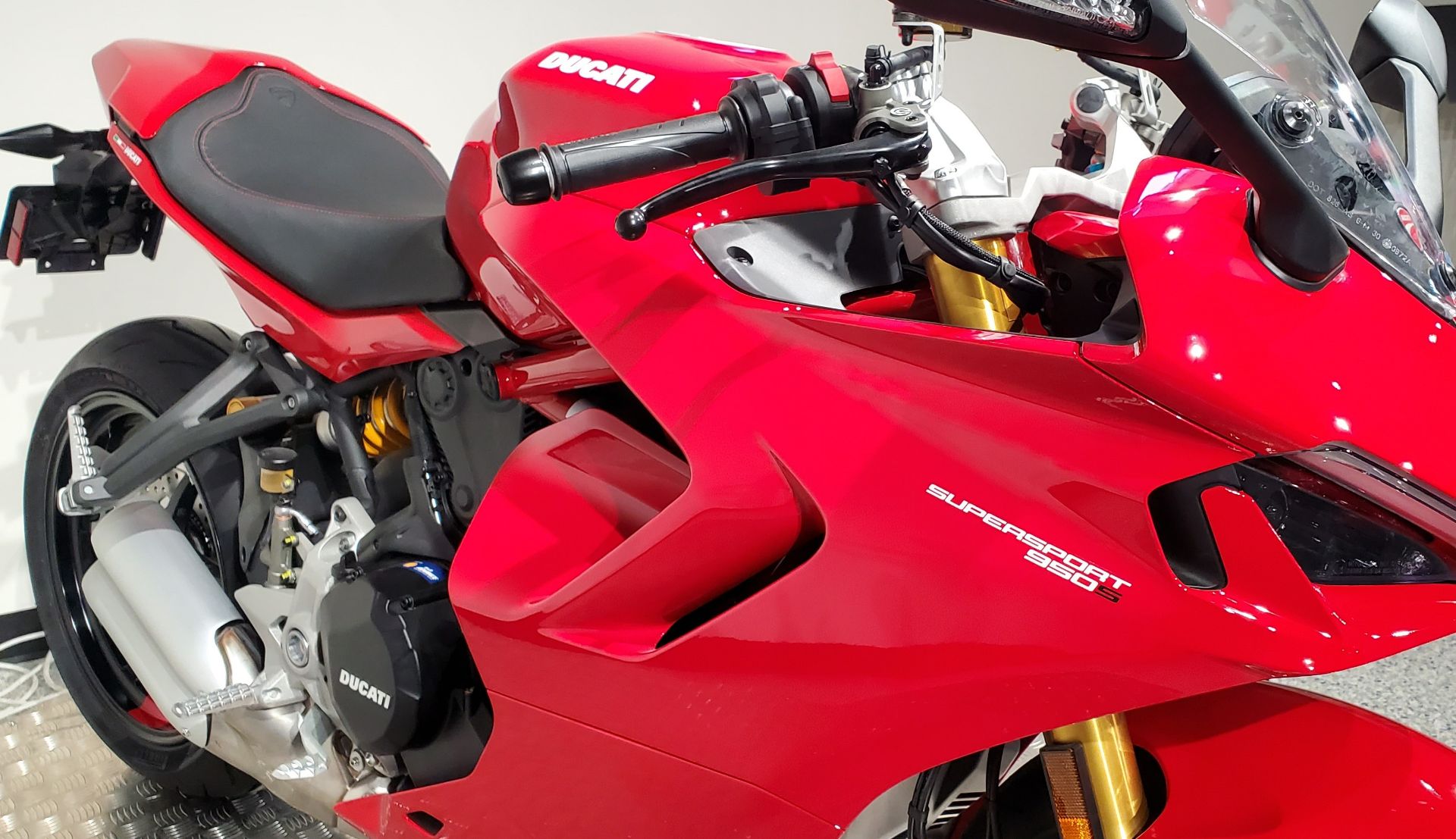 2023 Ducati SuperSport 950 S in Albany, New York - Photo 8