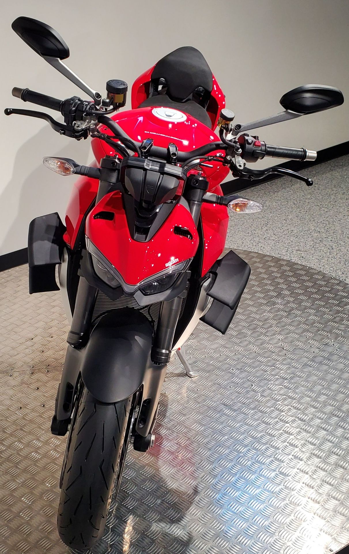 2022 Ducati Streetfighter V4 in Albany, New York - Photo 4