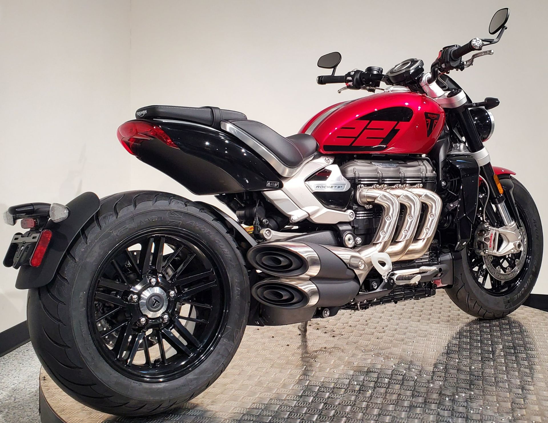 2022 Triumph Rocket 3 R 221 Special Edition in Albany, New York - Photo 9