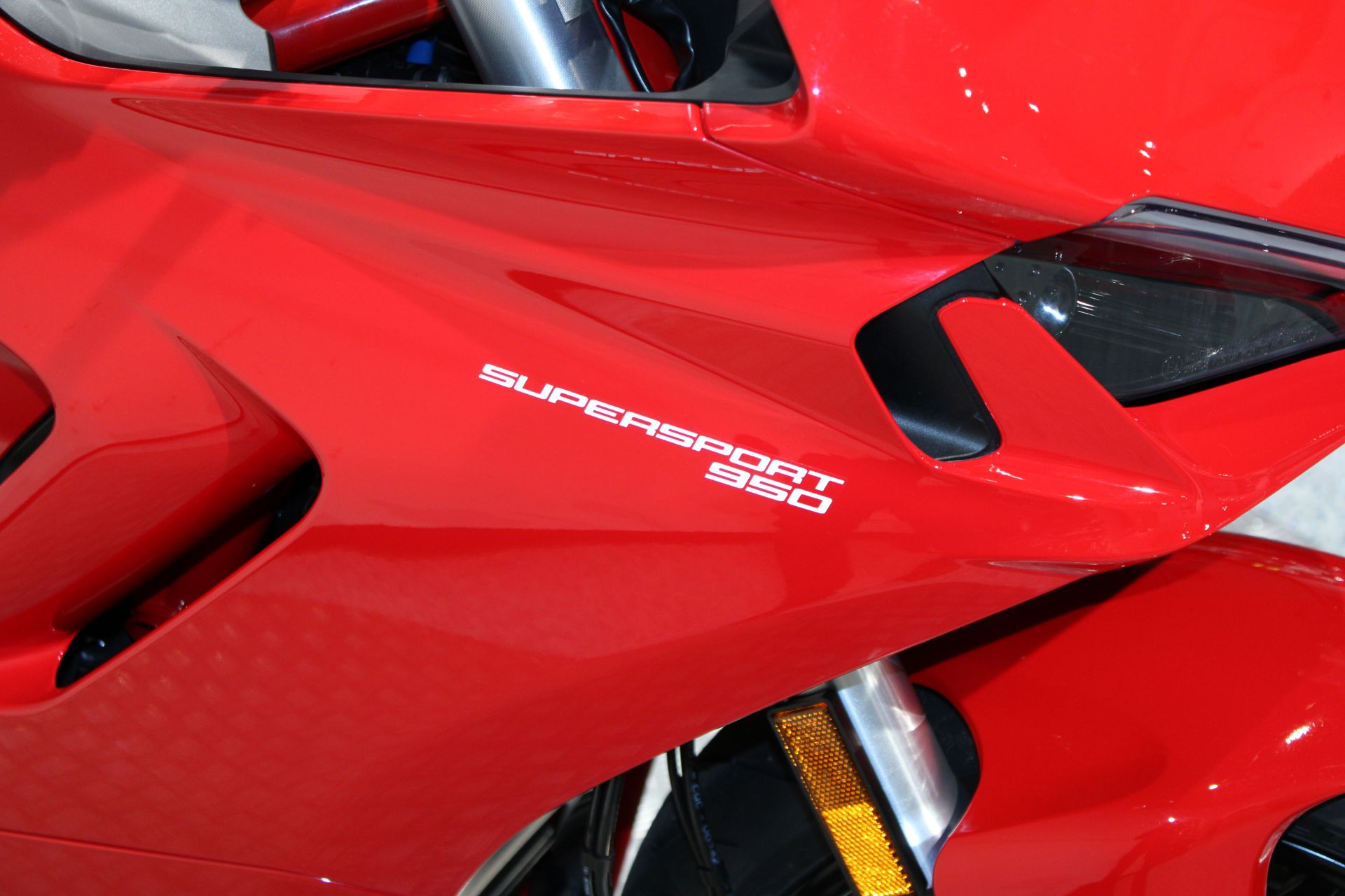 2024 Ducati SuperSport 950 in Albany, New York - Photo 9