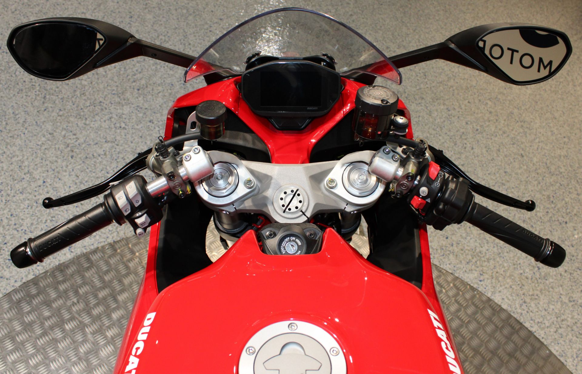 2024 Ducati SuperSport 950 in Albany, New York - Photo 10