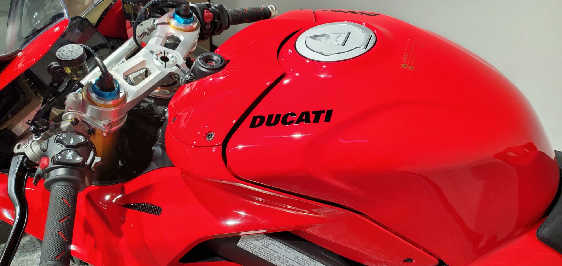 2023 Ducati Panigale V4 S in Albany, New York - Photo 12