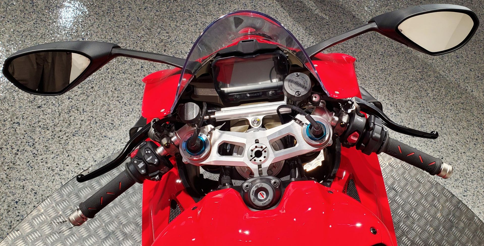 2023 Ducati Panigale V4 S in Albany, New York - Photo 10