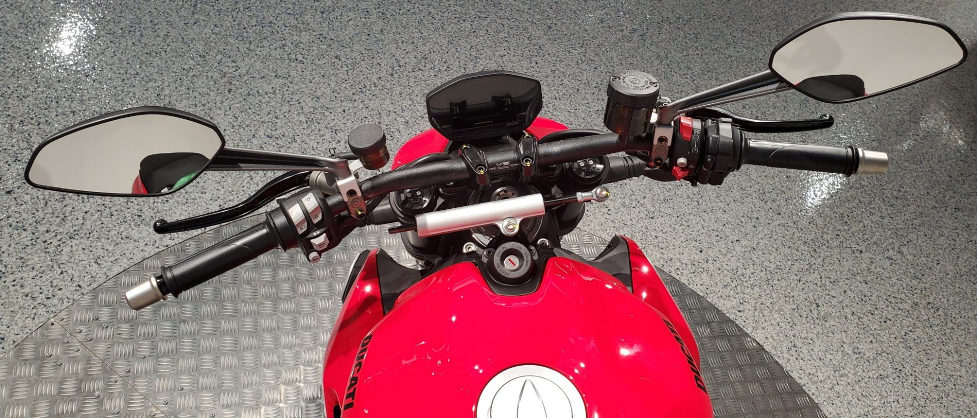 2023 Ducati Streetfighter V2 in Albany, New York - Photo 10