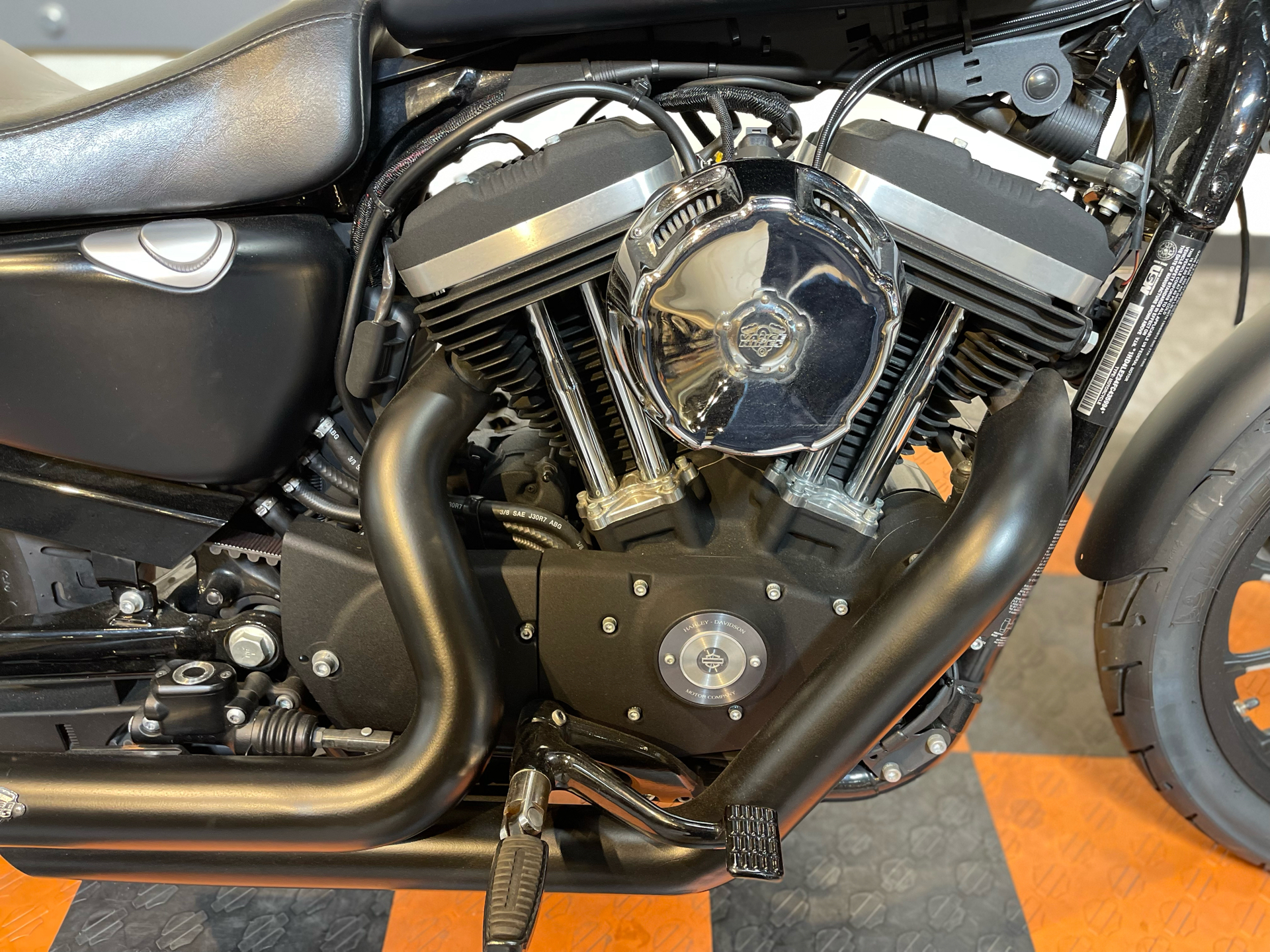 2015 Harley-Davidson Iron 883™ in Baldwin Park, California - Photo 10