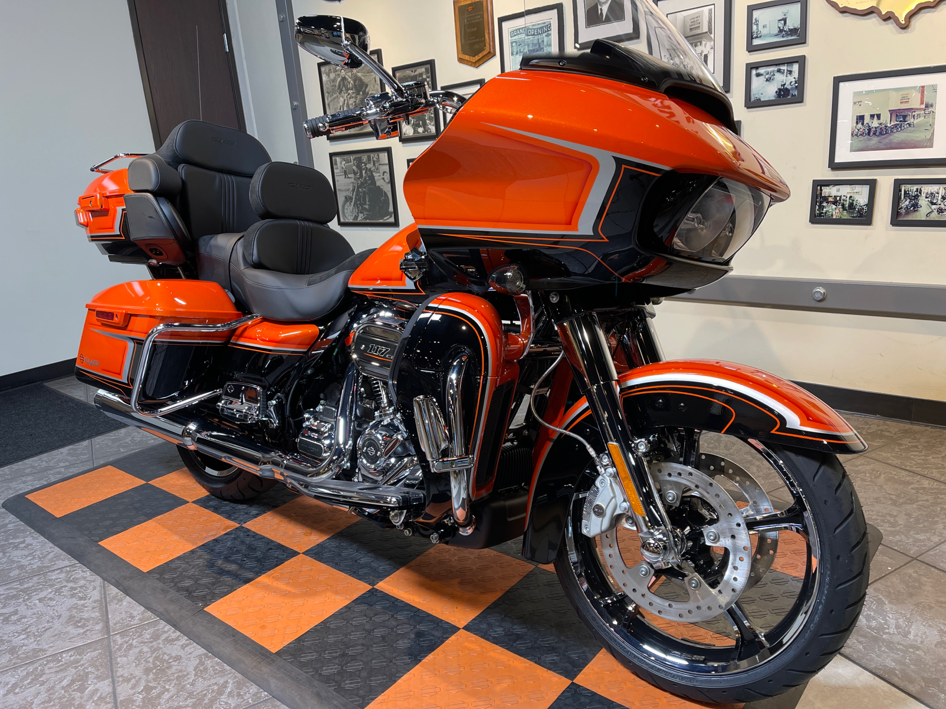 2022 Harley-Davidson CVO™ Road Glide® Limited in Baldwin Park, California - Photo 12