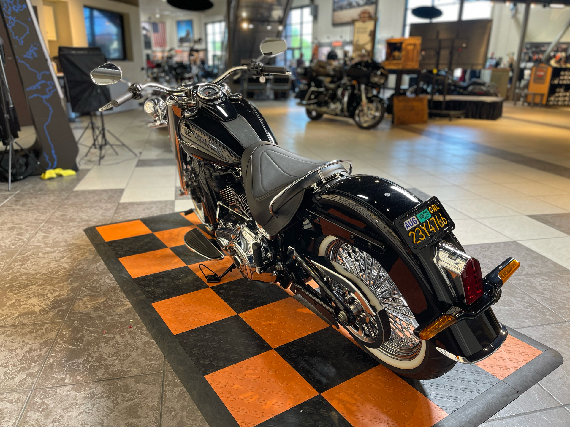 2018 Harley-Davidson Softail® Deluxe 107 in Baldwin Park, California - Photo 4