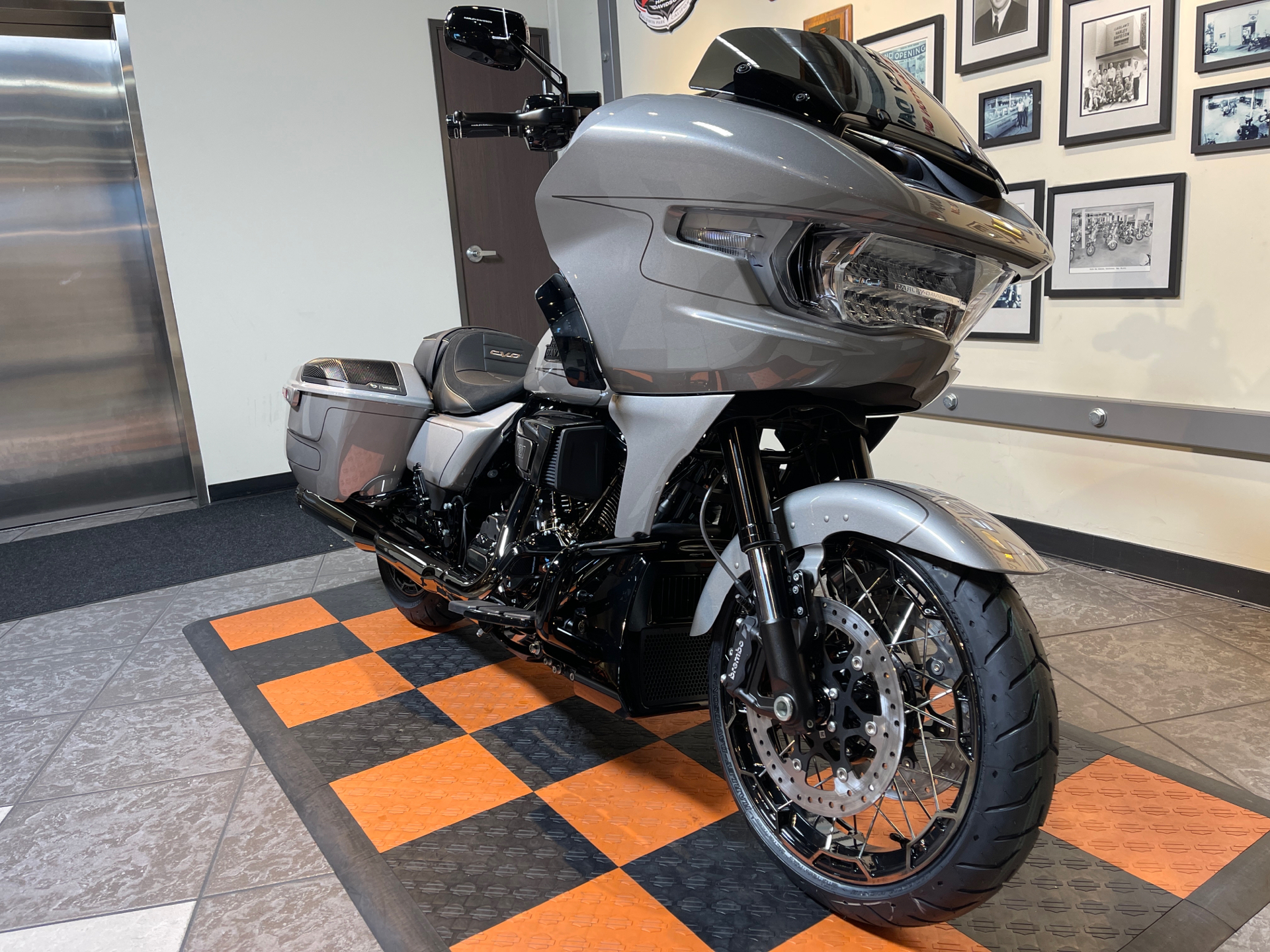 2023 Harley-Davidson CVO™ Road Glide® in Baldwin Park, California - Photo 13