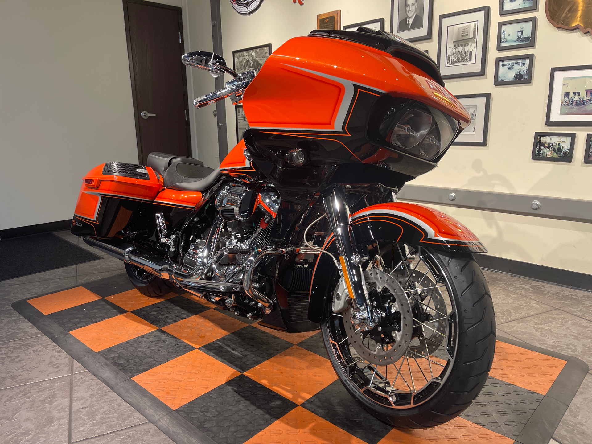 2022 Harley-Davidson CVO™ Road Glide® in Baldwin Park, California - Photo 2