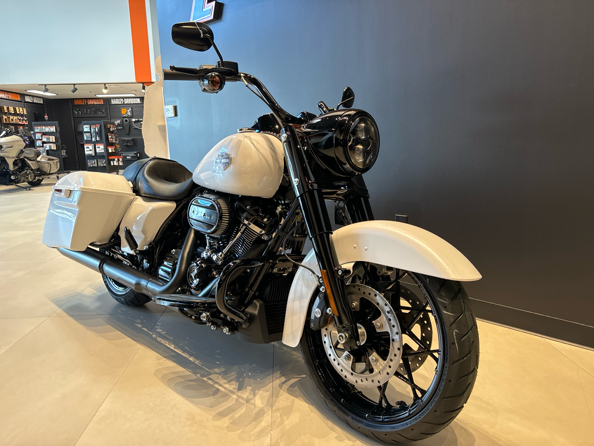 2024 Harley-Davidson Road King® Special in Baldwin Park, California - Photo 2