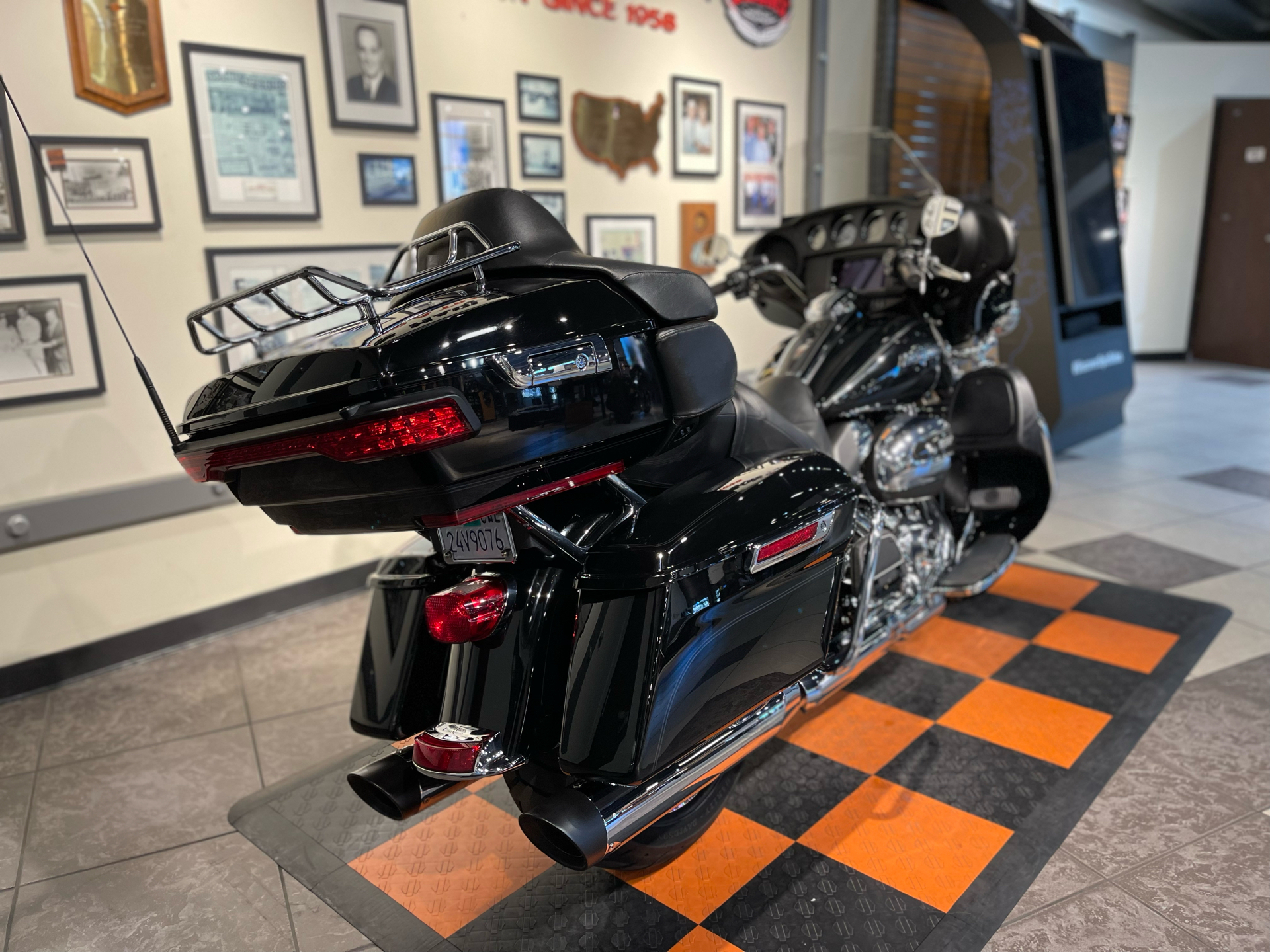 2019 Harley-Davidson Electra Glide® Ultra Classic® in Baldwin Park, California - Photo 2