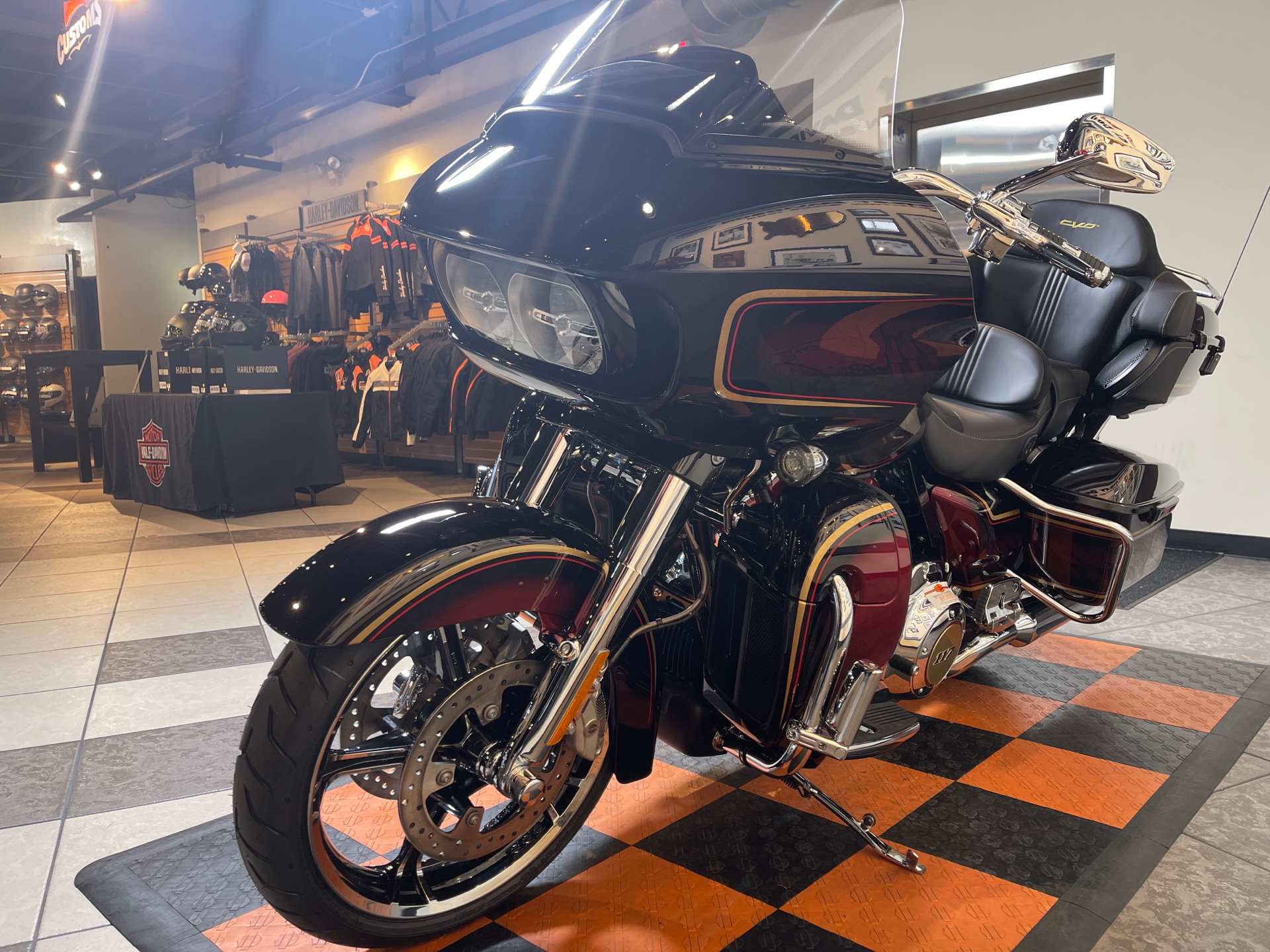 2023 Harley-Davidson CVO™ Road Glide® Limited Anniversary in Baldwin Park, California - Photo 12