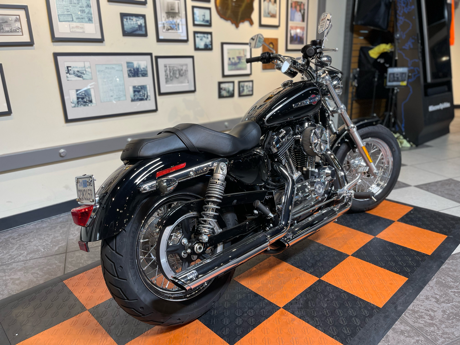 2017 Harley-Davidson 1200 Custom in Baldwin Park, California - Photo 2
