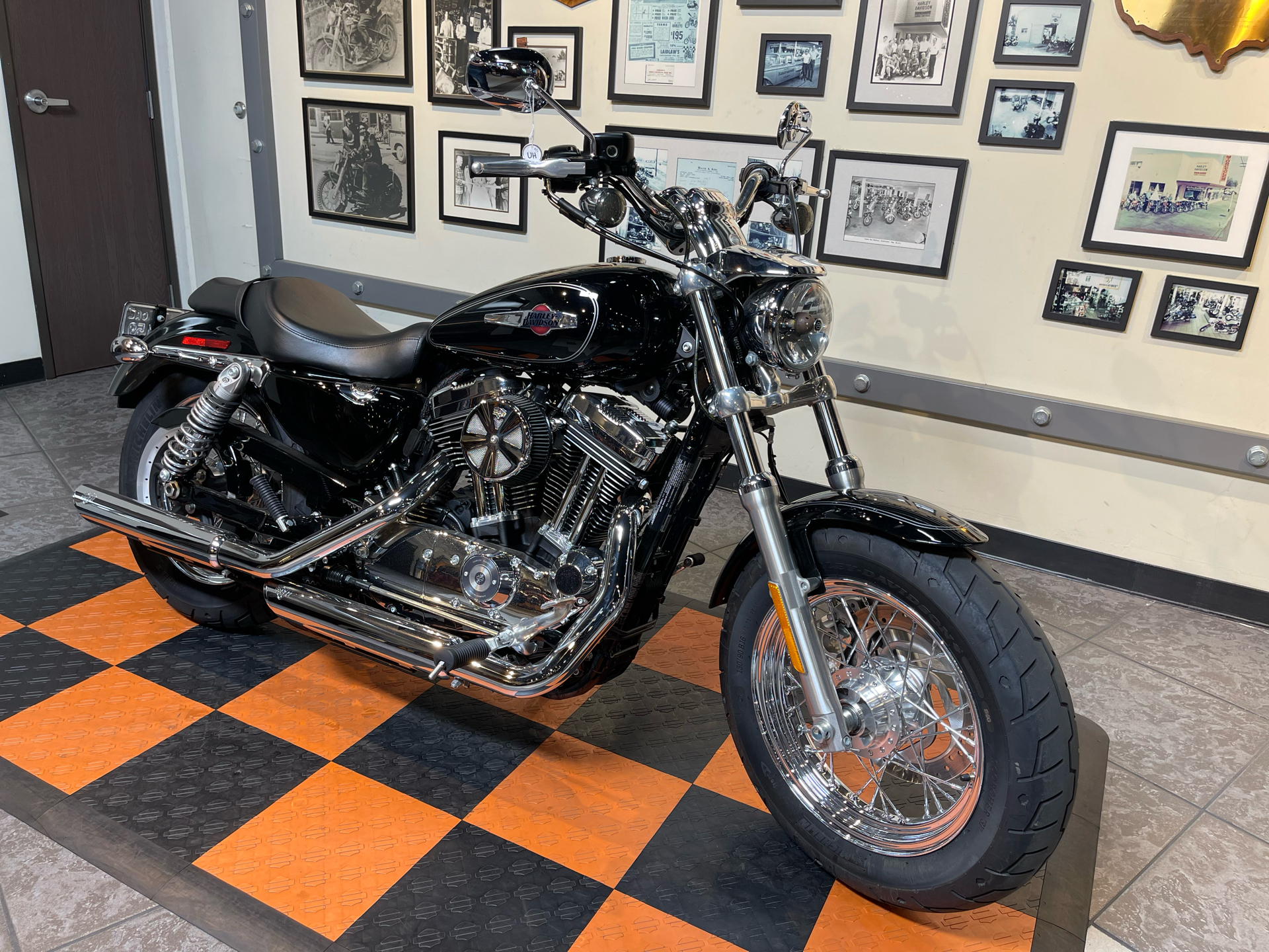 2017 Harley-Davidson 1200 Custom in Baldwin Park, California - Photo 8