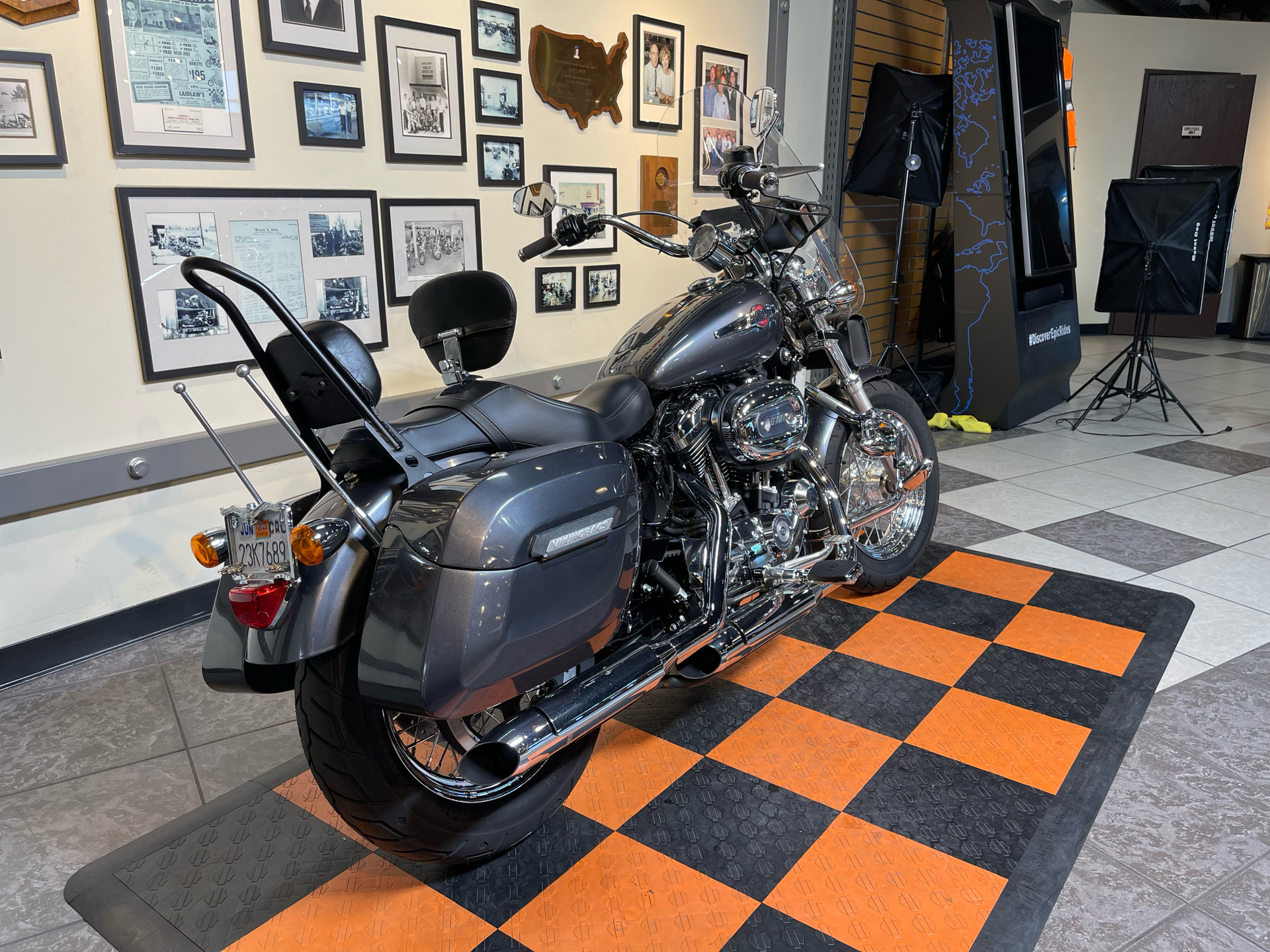 2017 Harley-Davidson 1200 Custom in Baldwin Park, California - Photo 2