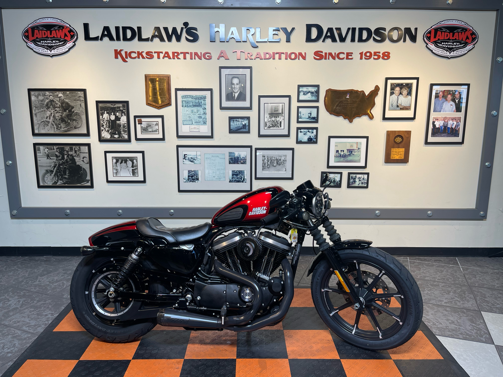 2017 Harley-Davidson Iron 883™ in Baldwin Park, California - Photo 1