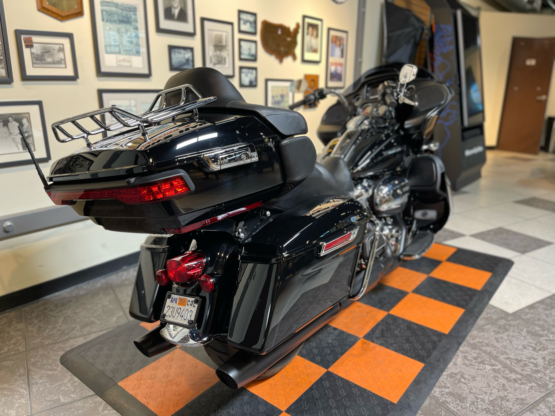 2018 Harley-Davidson Road Glide® Ultra in Baldwin Park, California - Photo 2