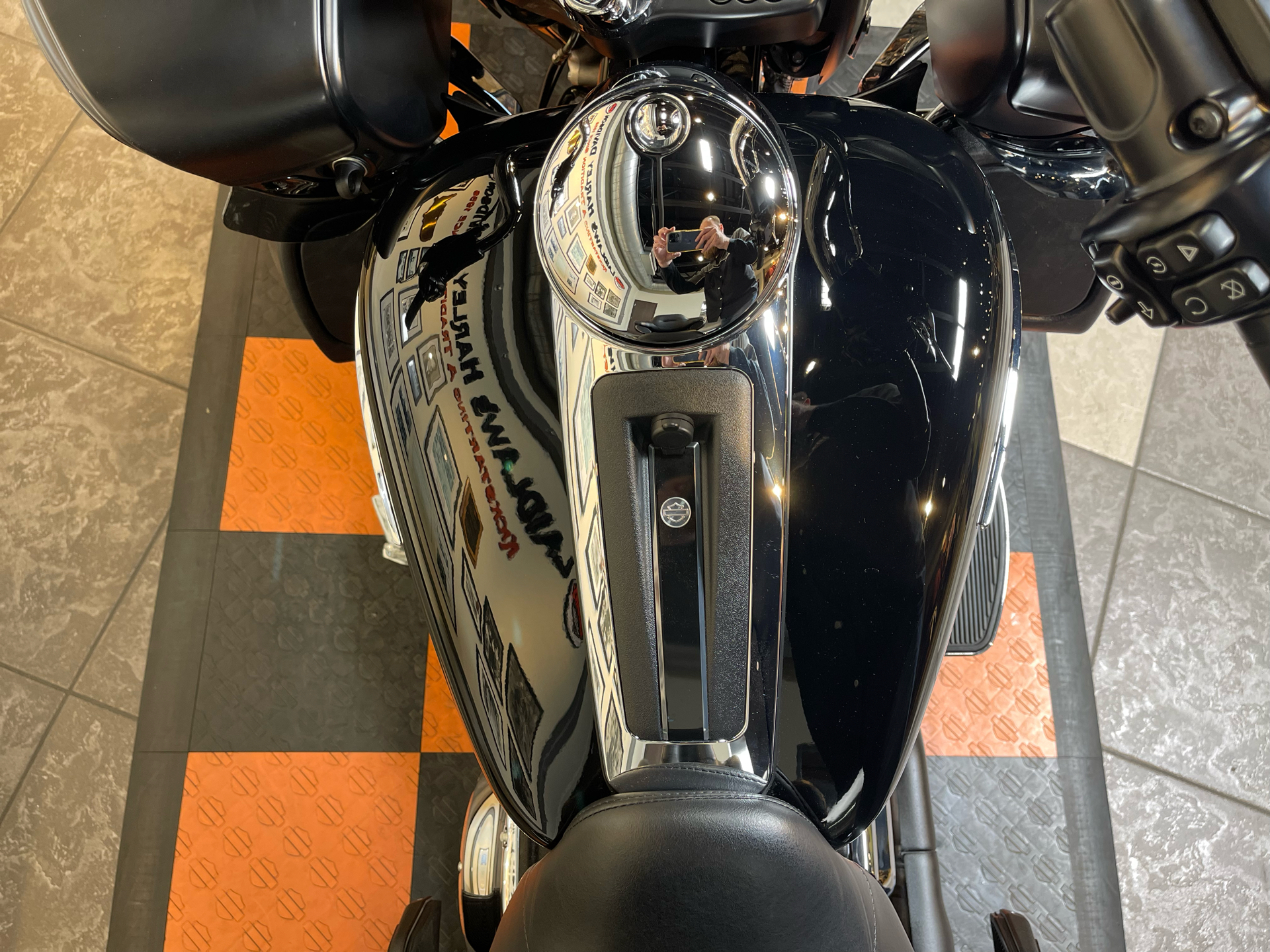 2018 Harley-Davidson Road Glide® Ultra in Baldwin Park, California - Photo 12