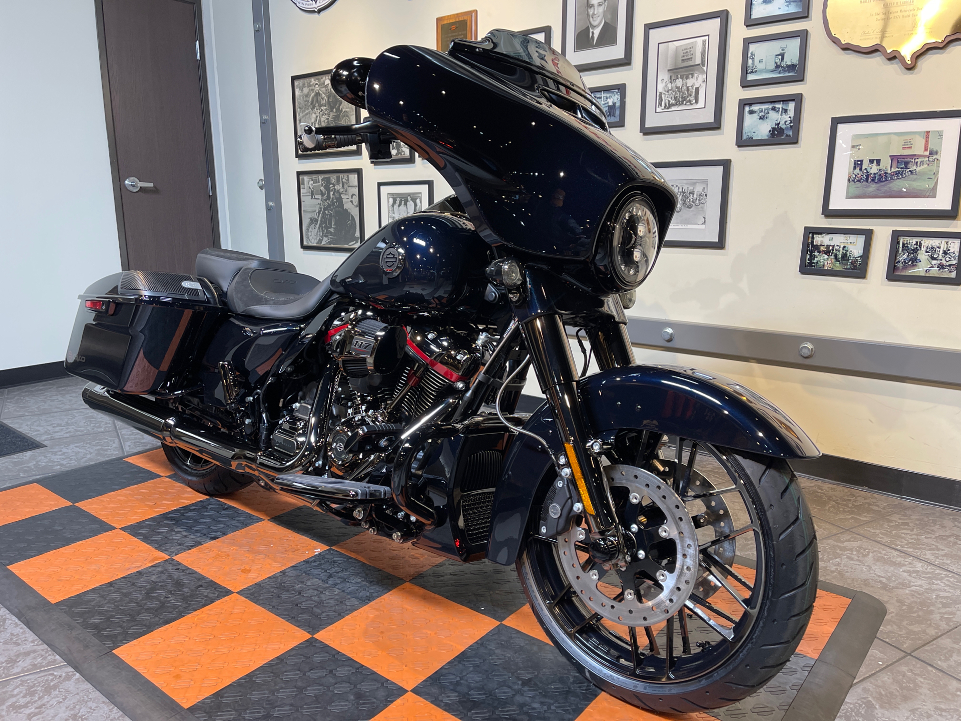 2022 Harley-Davidson CVO™ Street Glide® in Baldwin Park, California - Photo 2
